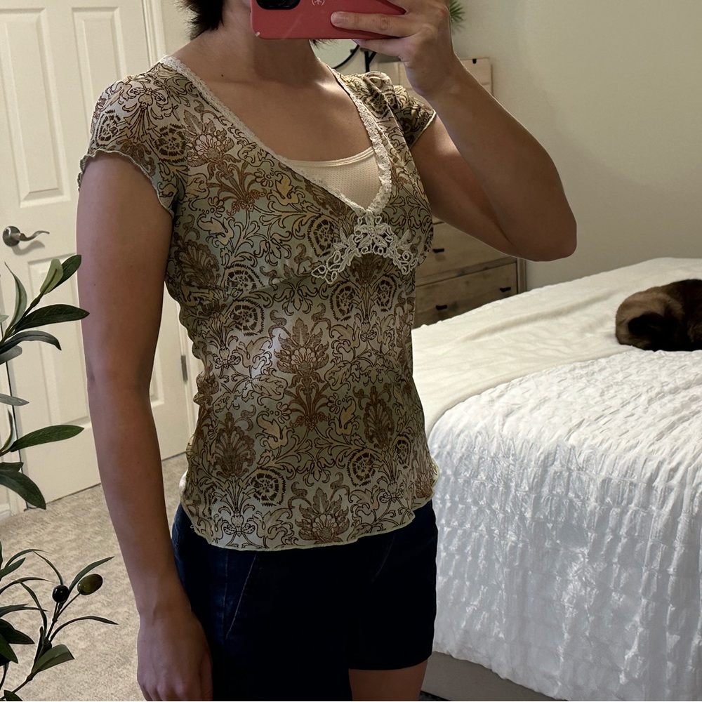 Lightweight Neutral Top - Picture 2 of 3